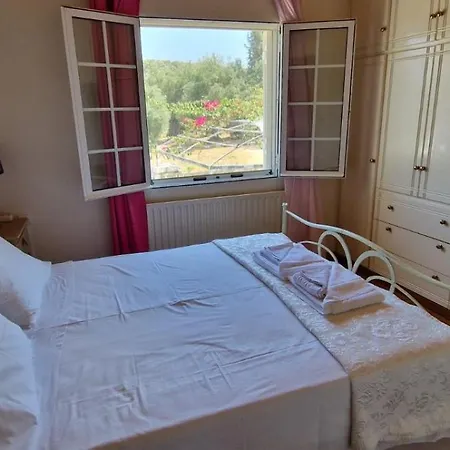 Perithia Cottage Dom wakacyjny *