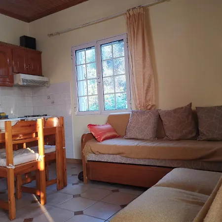 Perithia Cottage *