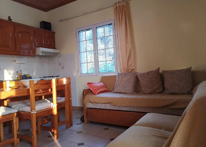 Perithia Cottage *